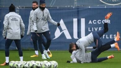 Photo of PSG hold out hope over Mbappe future in title run-in