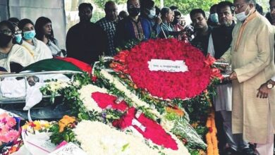 Photo of Rich tributes paid to Hasan Arif at Shaheed Minar