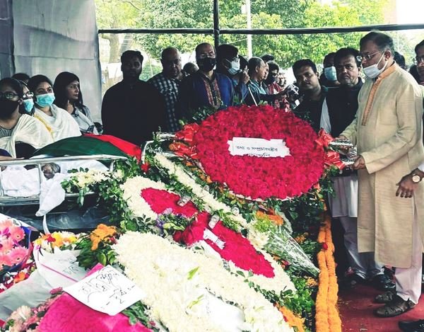 Rich tributes paid to Hasan Arif at Shaheed Minar