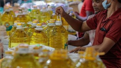 Photo of Edible oil being sold at govt-fixed price