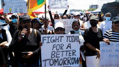 Photo of Sri Lanka’s cricket stars including Ranatunga, Jayasuriya go into bat for protesters