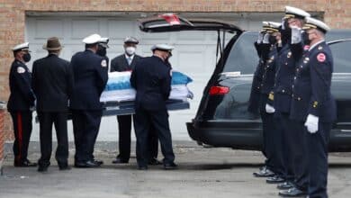 Photo of US deaths from COVID hit 1 million, less than 2 1/2 years in
