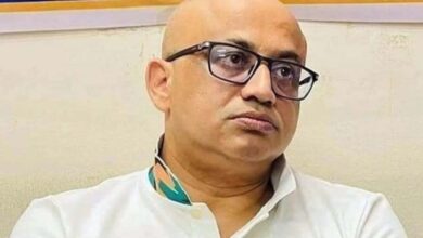 Photo of Ex-state minister Murad Hasan injured as ceiling fan falls on his forehead