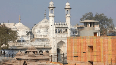 Photo of Indian court limits Muslim gatherings at mosque after Hindu idols found, lawyer says