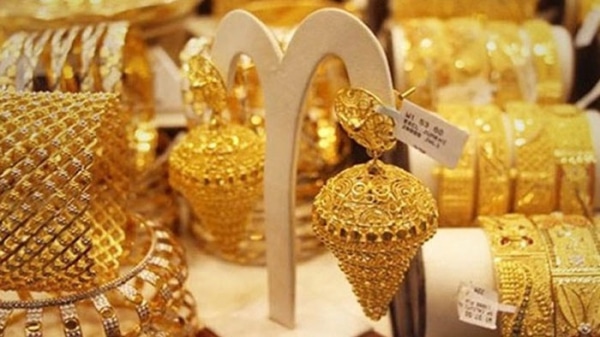 Gold prices go down in local market