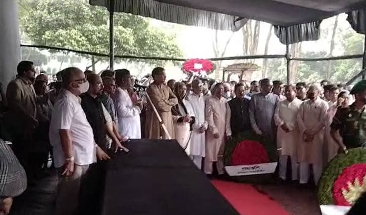 People pay last respect to Gaffar Chowdhury at Central Shaheed Minar