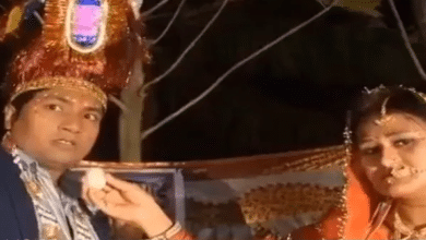 Photo of Watch: Bride and groom slap each other on stage