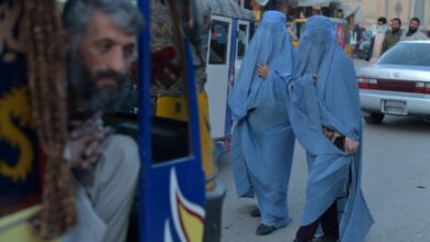 Photo of Taliban order Afghan women to wear all-covering burqa