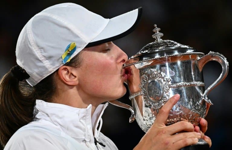 'Stay strong Ukraine': French Open champion Swiatek in emotional peace plea