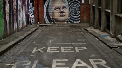 Photo of Assange’s family call on Germany to take up his cause
