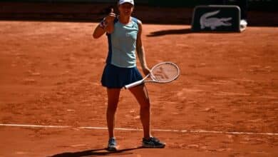 Photo of World No. 1 Swiatek extends winning run to reach French Open semis