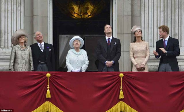 Crowds cheer queen at historic jubilee celebrations