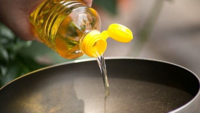 Edible oil prices to drop soon: Commerce secretary