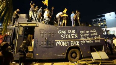 Photo of Sri Lanka crisis: Protesters find millions of rupees from Gotabaya Rajapaksa’s house