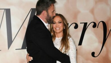 Photo of Jennifer Lopez and Ben Affleck tie the knot