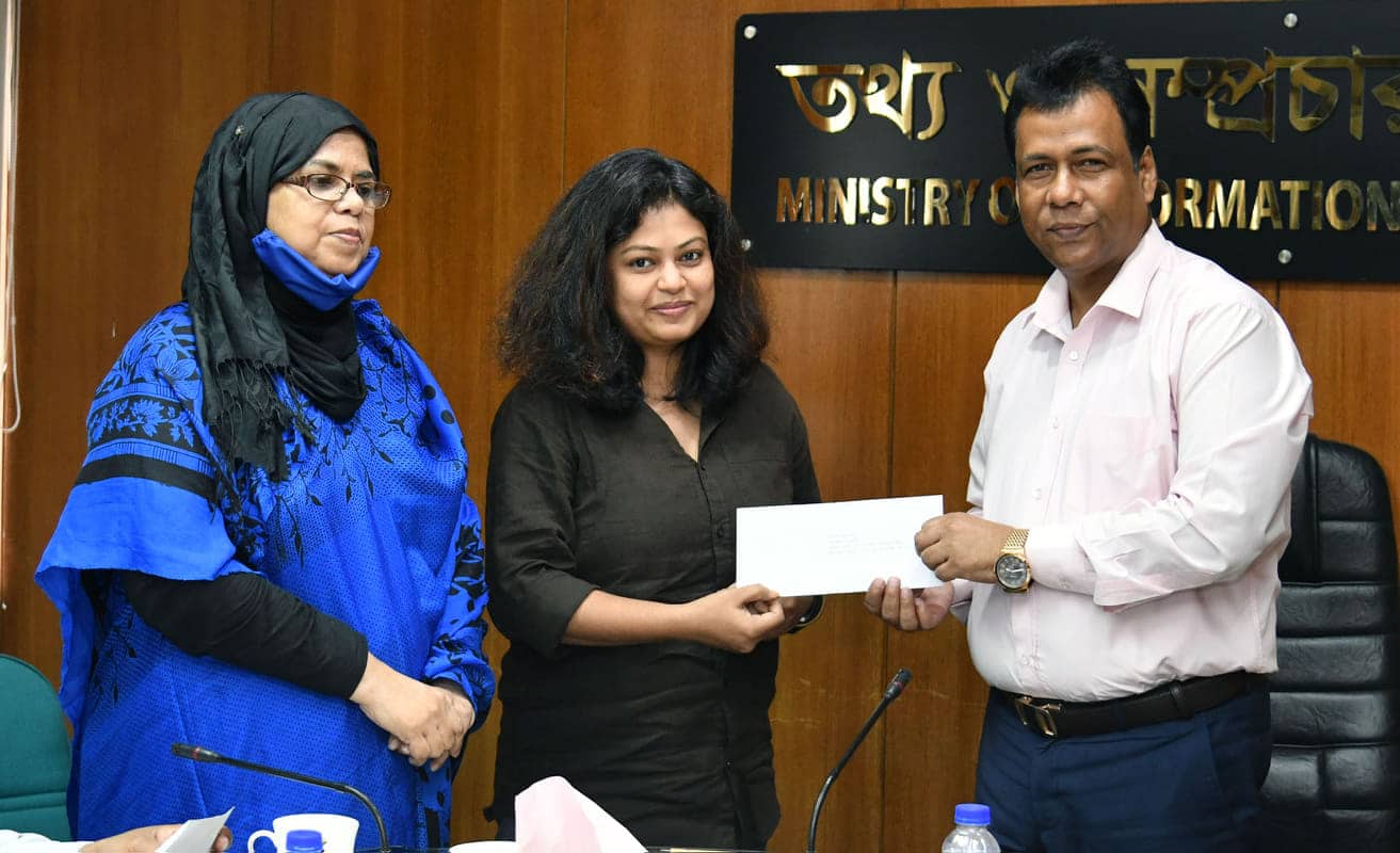 Information ministry distributes cheques as annual grant for film-making
