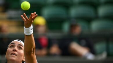 Photo of Jabeur fends off Mertens to reach Wimbledon quarters
