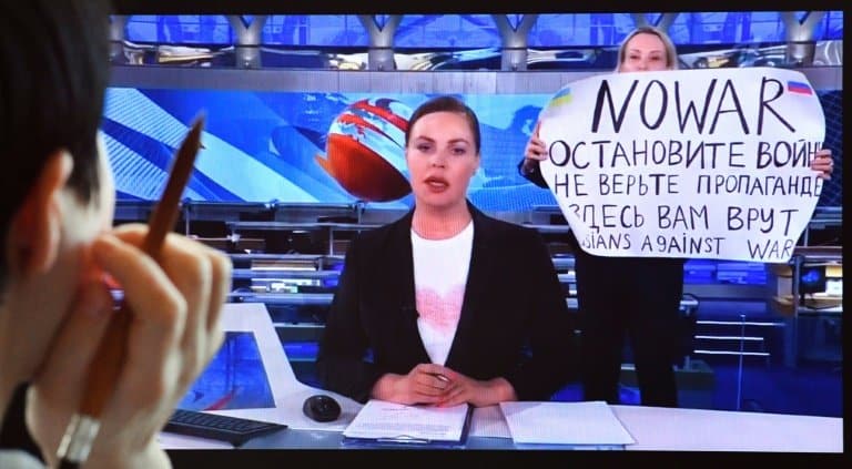 Russian journalist who protested Ukraine operation on TV detained