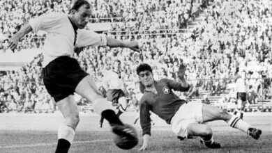 Photo of West Germany’s 1966 captain and post-war football icon Uwe Seeler dies, aged 85