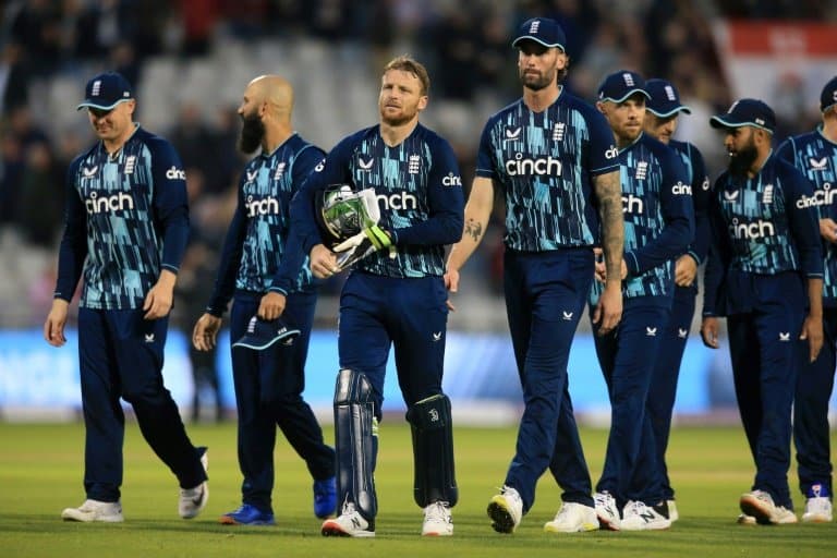 Topley strikes as England thrash South Africa in 2nd ODI