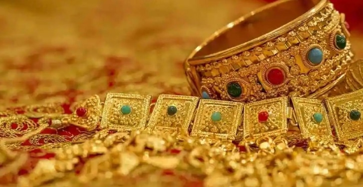 Gold prices raised by Tk 1341 per bhori