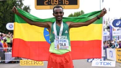 Photo of Ethiopia’s Tola wins world men’s marathon