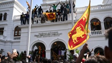 Photo of Sri Lanka protesters to end occupation of official buildings