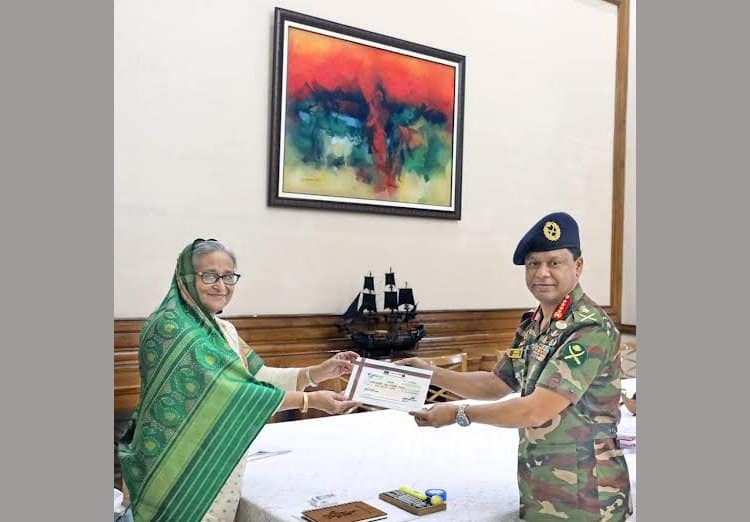 Army Chief hands over Tk 10cr to PM for flood victims