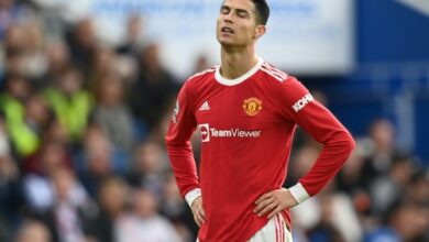 Photo of Ronaldo arrives at Man Utd training ground for talks on future