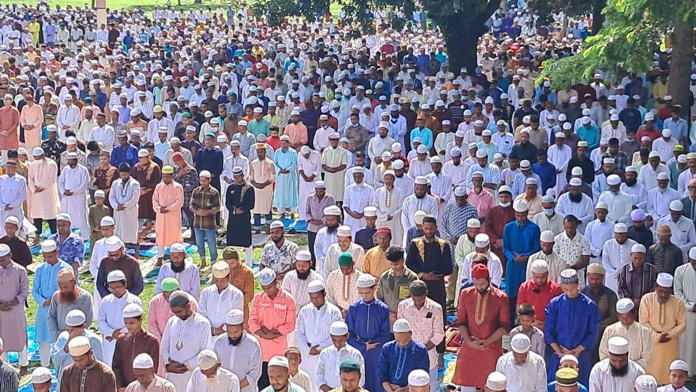 Traditional Sholakia holds largest Eid-ul-Azha prayer