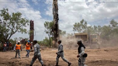 Photo of Mexico president urges increased effort to save trapped miners