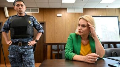 Photo of Russia TV journalist faces jail for anti-Putin protest