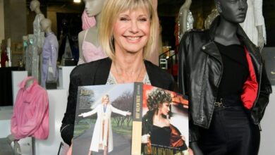 Photo of ‘Grease’ star Olivia Newton-John dies aged 73
