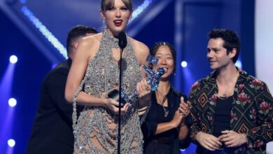 Photo of Taylor Swift wins top MTV video award, announces new album