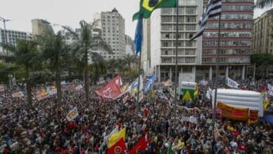 Photo of Brazilians march in ‘defense of democracy’