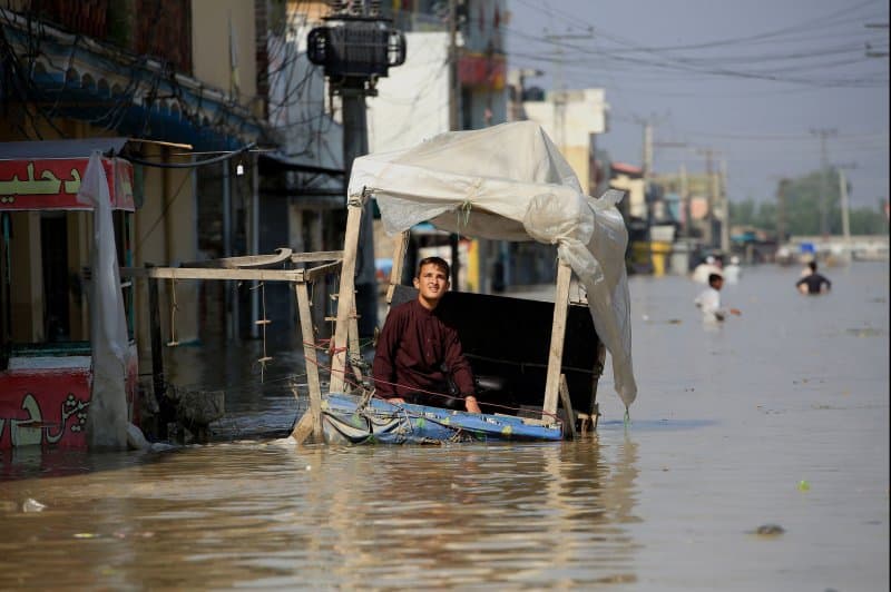 Death toll from Pakistan flooding passes 1,100
