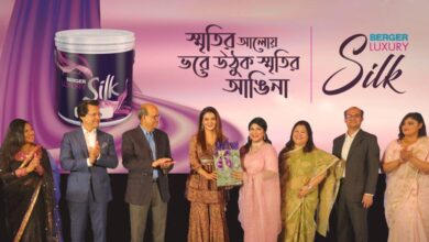 Photo of Lucky top 20 participants of Berger’s ‘Smritir Angina’ campaign dine with Jaya Ahsan
