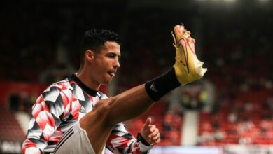 Photo of Ten Hag insists Ronaldo is staying at Manchester United