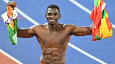 Photo of Victor retains Commonwealth decathlon crown as England hunt down Australia
