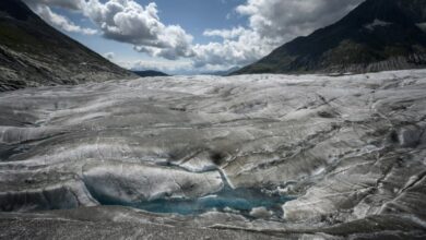 Photo of 1968 plane wreckage found on Swiss glacier