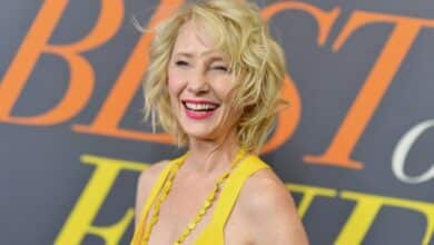Photo of Actor Anne Heche legally dead after crash