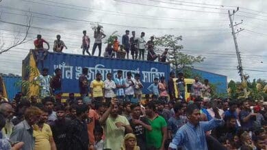 Photo of Protesters block Dhaka-Ctg highway
