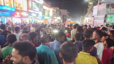 Photo of Tea workers bin Tk25 pay hike, to continue protests