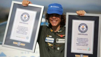 Photo of 17-year-old pilot sets record flying solo around world