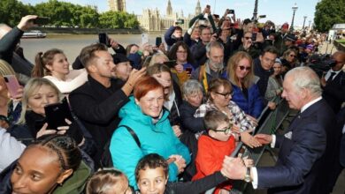 Photo of King Charles surprises huge London queue for queen’s coffin