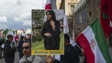 Photo of Iran steps up activist, journalist arrests in protest crackdown