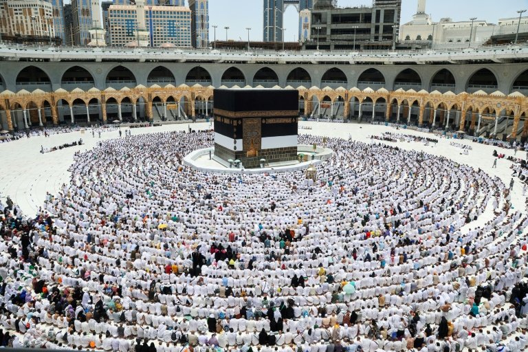 Man arrested after claiming Mecca pilgrimage for queen