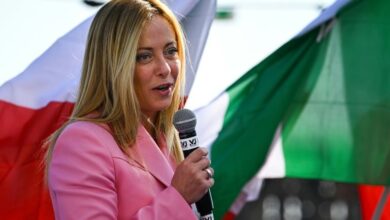 Photo of Italy’s Meloni heads south in final vote push