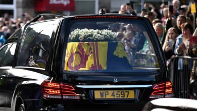 Photo of Queen Elizabeth II begins solemn final journey