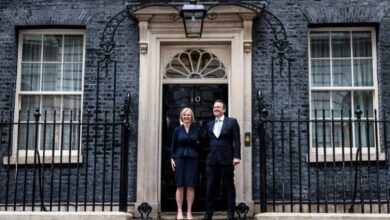 Photo of Truss to move teenage daughters and husband into Number 10